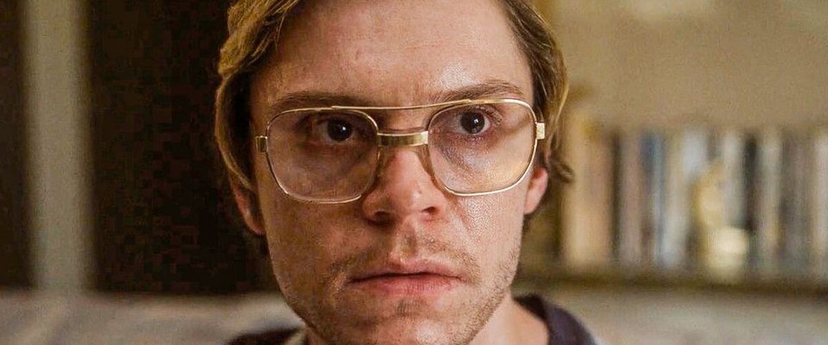 Netflix deelt plotseling ’the making of’ van de DAHMER-serie