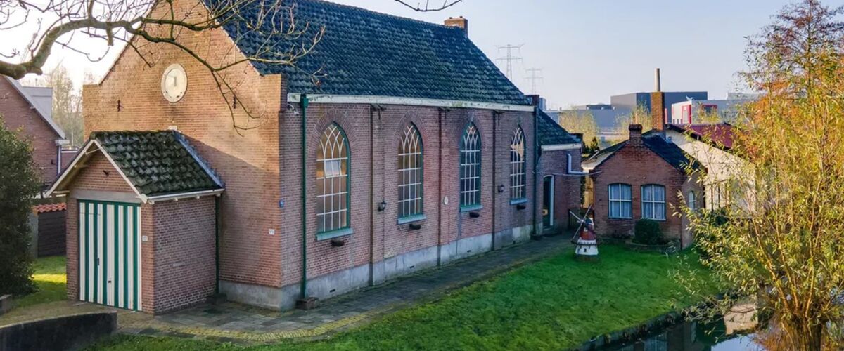 De perfecte opknapper: oude kerk in Dordrecht staat nu te koop op Funda