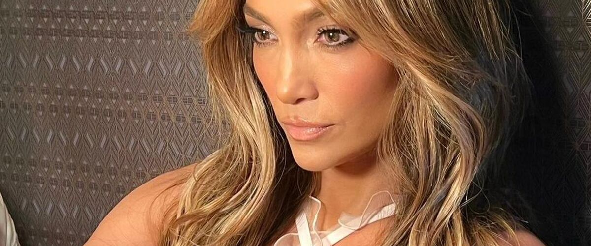 Jennifer Lopez bewijst in strakke jurk dat leeftijd slechts een getal is