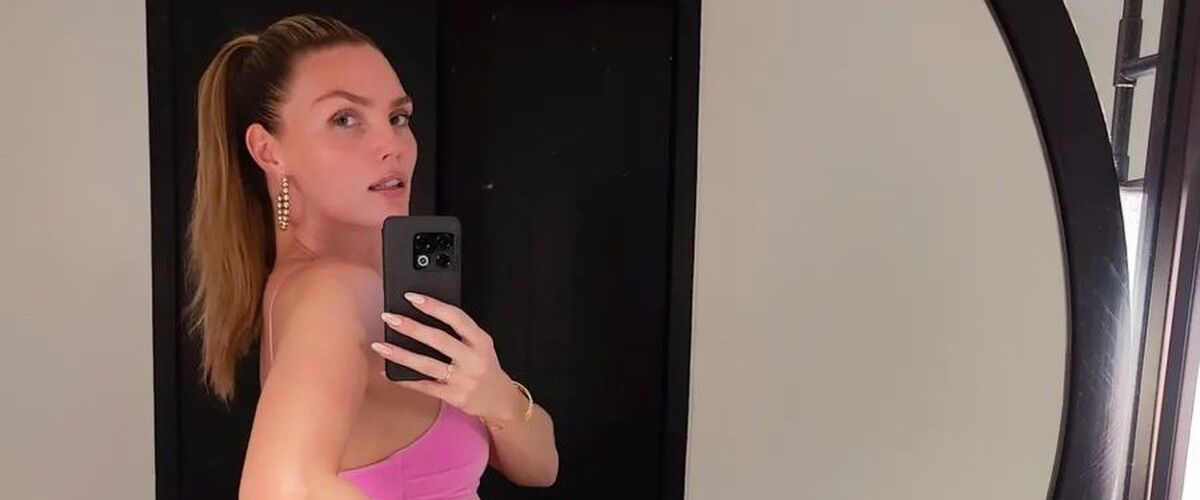 Kim Feenstra deelt fijne bikini foto: “zomer in de winter”