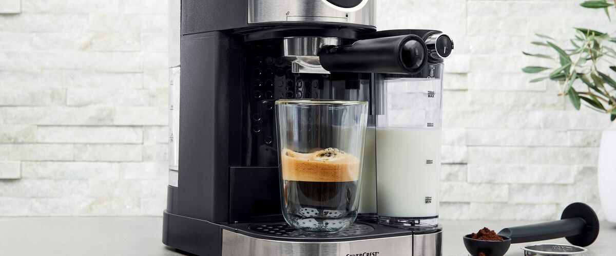 De Lidl verkoopt nu een espressomachine met automatische melkopschuimer met mega korting