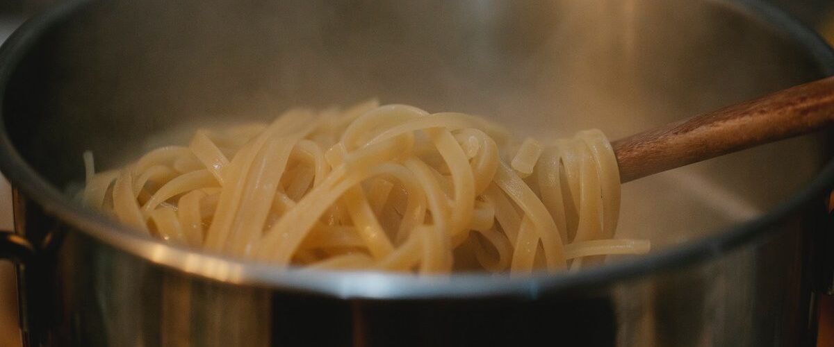 4 dingen die je kan doen met overgebleven pastawater