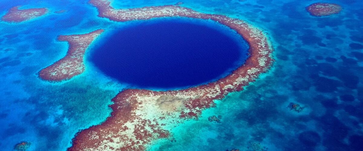 Wat is er te zien op de bodem van de Great Blue Hole?