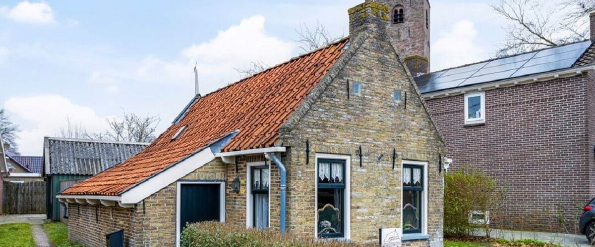 Dit vrijstaande mini-huisje staat voor €115.000 te koop (Funda)