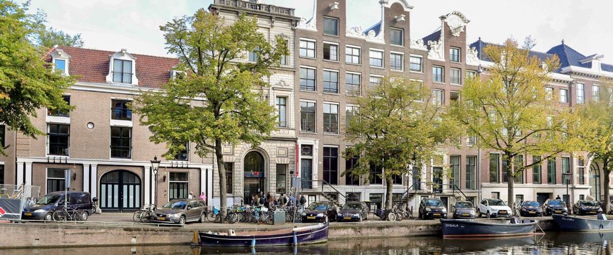 Unieke Funda-vondst: woning aan Keizersgracht heeft een Ferrari in de keuken staan