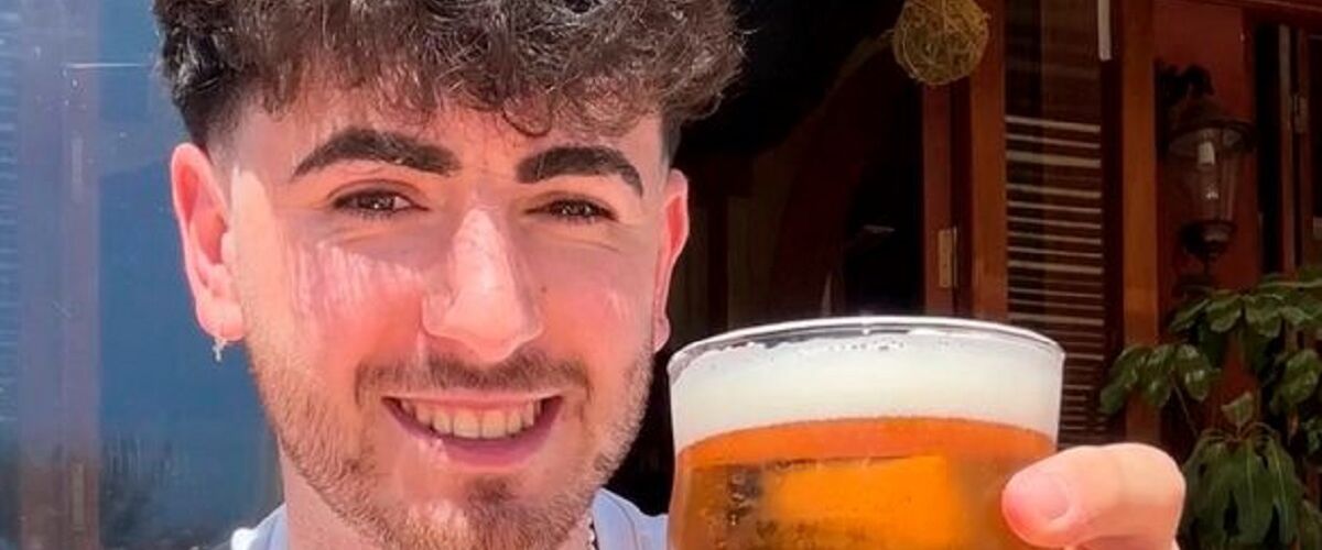 Jongeman (22) koopt in plaats van een kratje een ticket naar Ibiza én een biertje op het terras