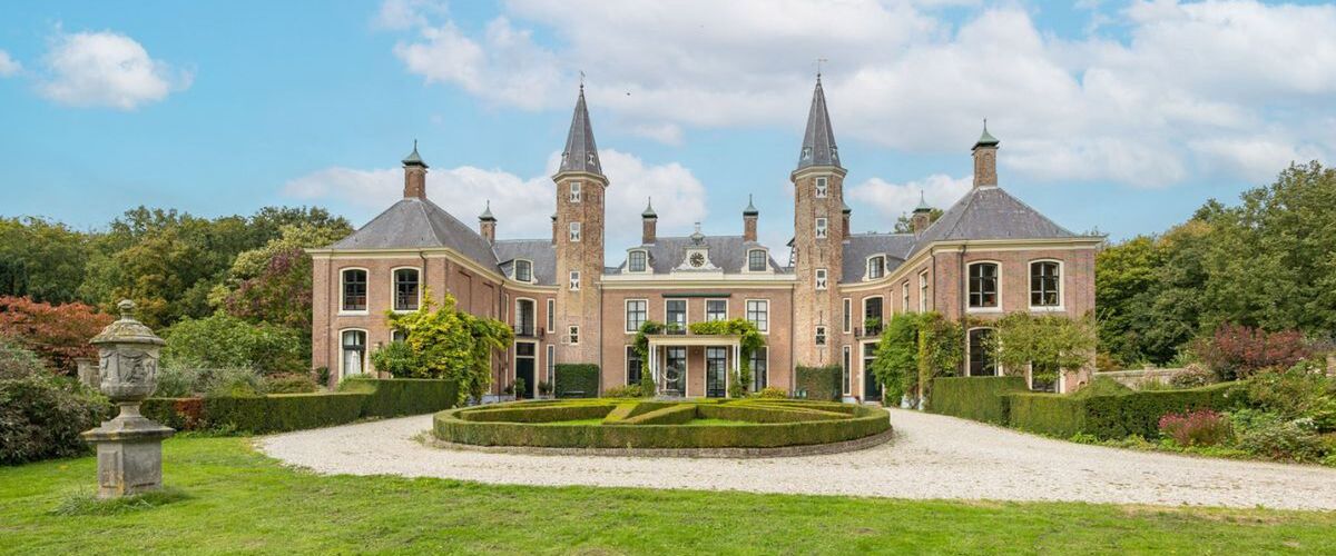 Funda buitenkans: de rechtervleugel van dit Zeeuwse kasteel is nu te koop