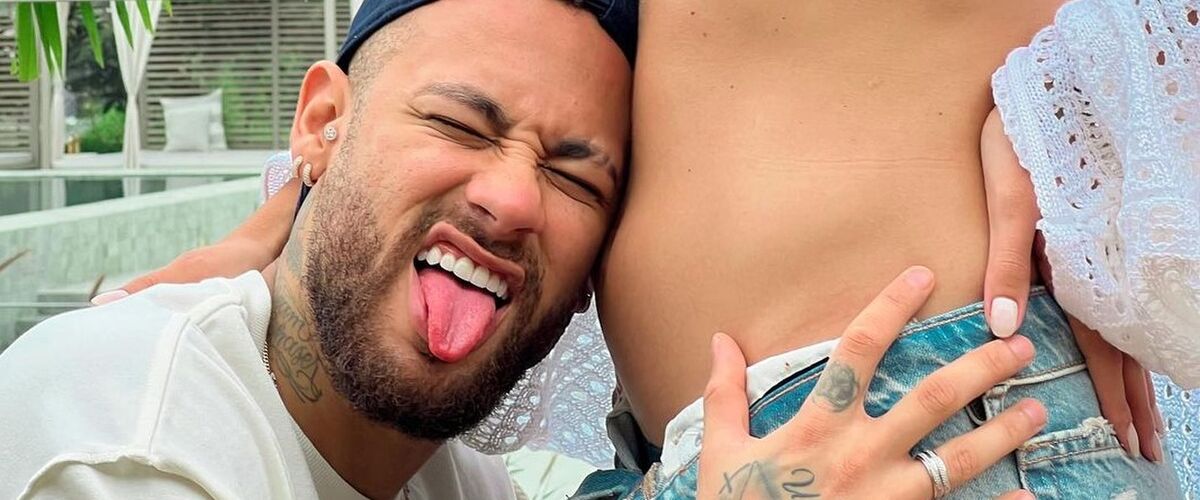 Neymar kondigt met vriendin zwangerschap aan: “Kom snel zoon, we kijken uit naar je!”