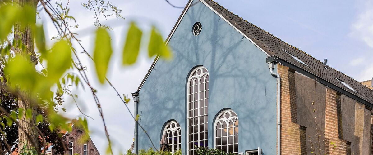 Nu te koop op Funda: oude gereformeerde kerk in Nijmegen is omgebouwd tot ultiem droomhuis