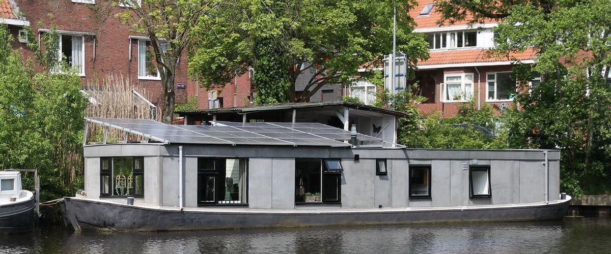 Funda buitenkans: deze woonboot in Groningen kost slechts €155.000,-