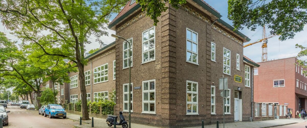 Funda parel: oud schoolgebouw in Den Haag is omgebouwd tot een prachtige woning