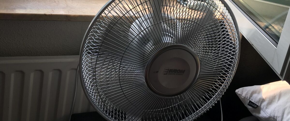 Met déze ventilator-truc is je kamer zomers lekker koel (2 seconden werk)