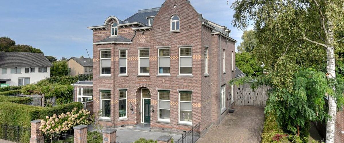 Funda droomwoning: villa in Breda beschikt over een zwembad, gym en ondergronds squash- en basketbalveld