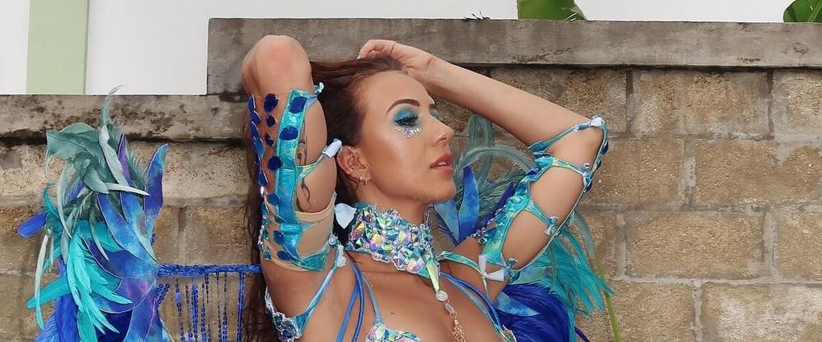 Sophie Milzink dans erop los in Barbados in minuscuul glitterpakje