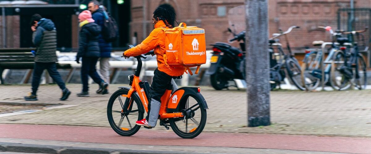 Wat zijn de verschillen in kosten tussen Thuisbezorgd en UberEats?