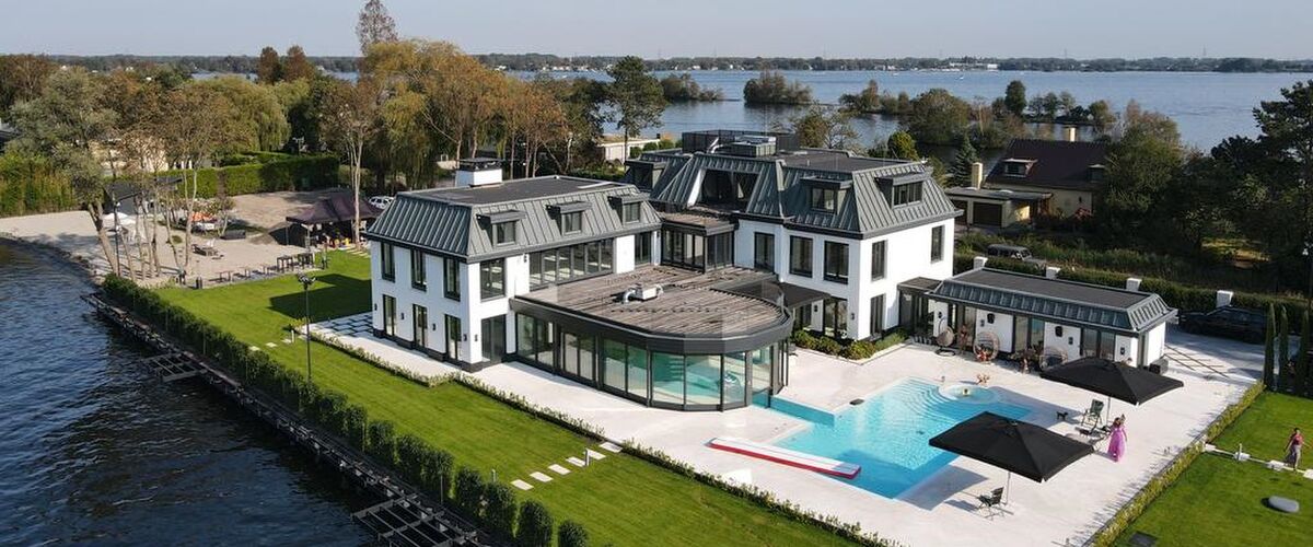 ‘De duurste woning van Nederland’ in Vinkeveen staat wéér te koop