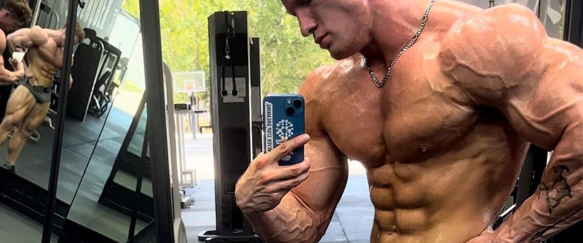 Bizar verschil: de jongste bodybuilder ooit zag er 4 jaar geleden nog héél anders uit