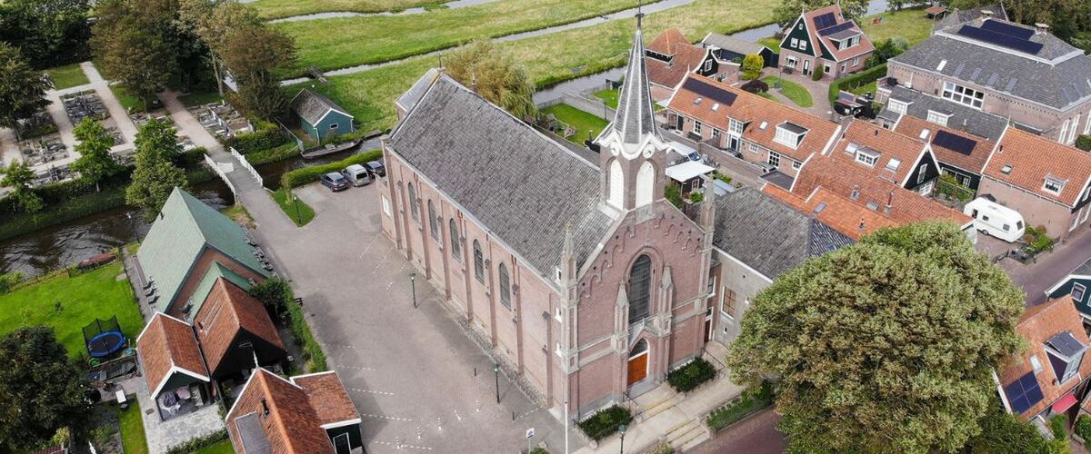 Funda vondst: reusachtige kerk (met pastorie) in de Rijp te koop voor € 800.000