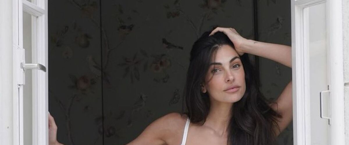 Anna Nooshin verbaast met lingeriefoto’s: ‘Hoeeee kan uit jou een baby pas zijn gekomen? Jouw lichaam’