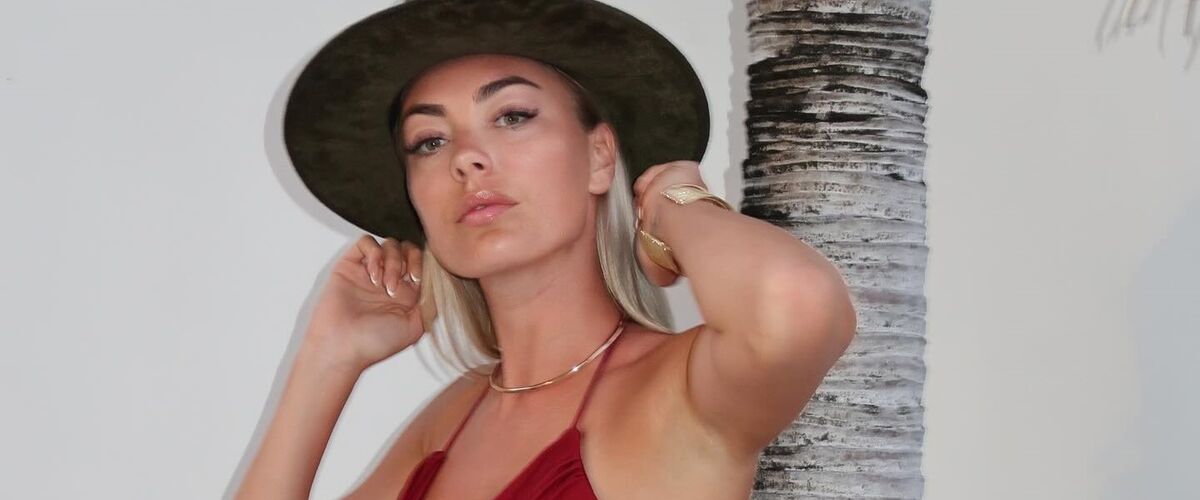 Roos (de Bachelor) staat model voor haar eigen bikinilijn, en dat snappen we maar al te goed