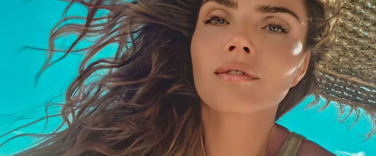 Kim Feenstra schittert in bikini op Instagram: “Vamos a la playa”