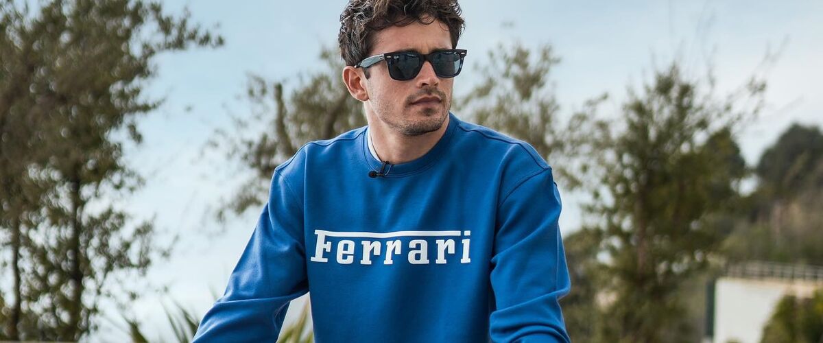 Beelden: Charles Leclerc haalt zijn gloednnieuwe Ferrari SUV op