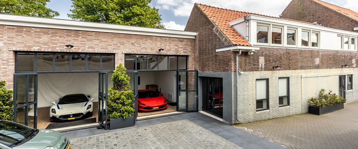 Nederlandse miljonair verkoopt moderne supervilla in Maassluis voor €2 miljoen