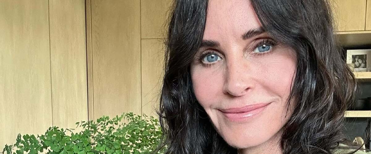 Courteney Cox (60) viert verjaardag en showt hoe ongekend fit ze nog steeds is