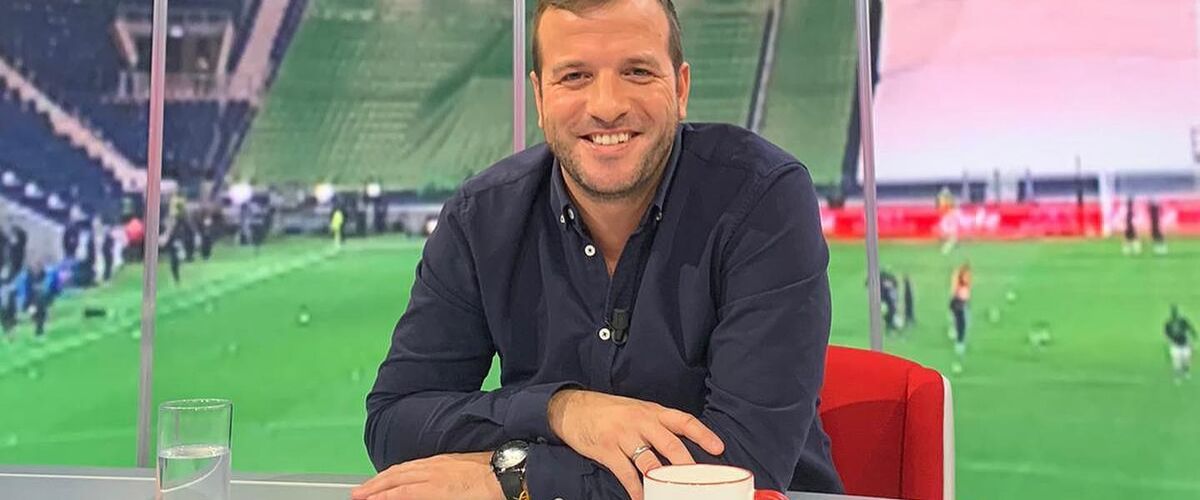 Rafael van der Vaart showt nieuwe auto: “De komende maanden rijd ik volledig elektrisch”