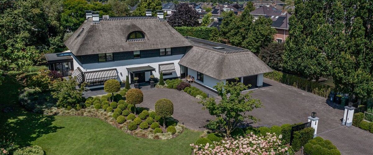 Funda topper: villa met eigen kapperszaak én bruine kroeg te koop voor € 2.690.000,-