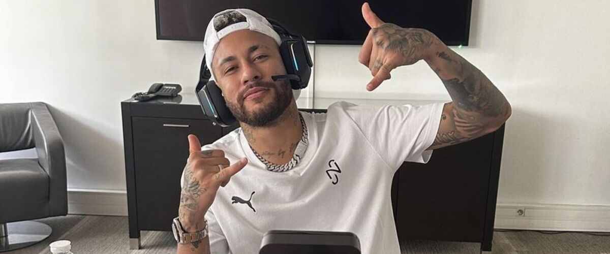 Neymar Jr. draagt een gelimiteerd Batman-horloge van Jacob & Co t.w.v. € 233.000,-