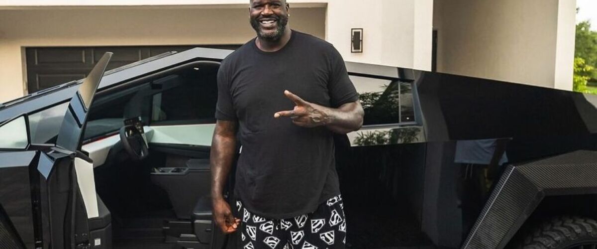 Shaq’s nieuwe speeltje: de eerste widebody carbon fiber Tesla Cybertruck ter wereld