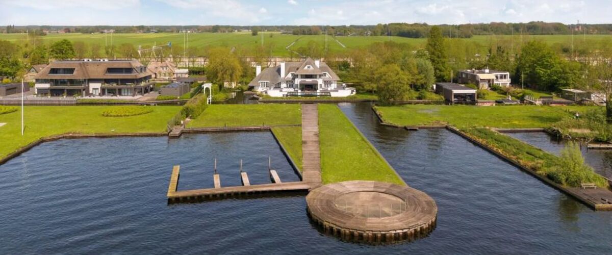 Vinkeveense villa met helikopterplatform te koop voor een bizarre € 13,5 miljoen