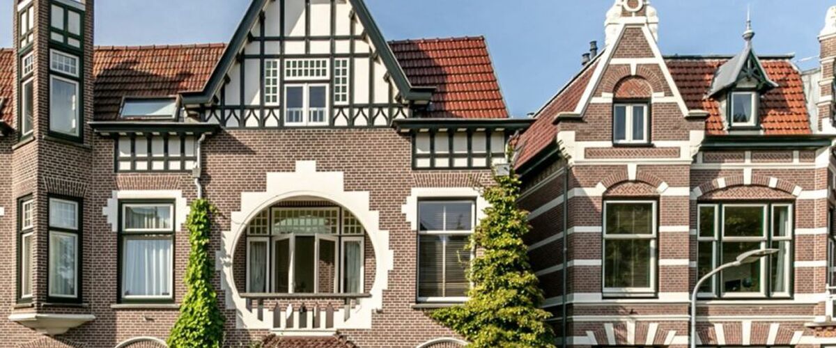 Rondleiding: Daan Schuurmans zet prachtige woning te koop voor € 1.625.000,-