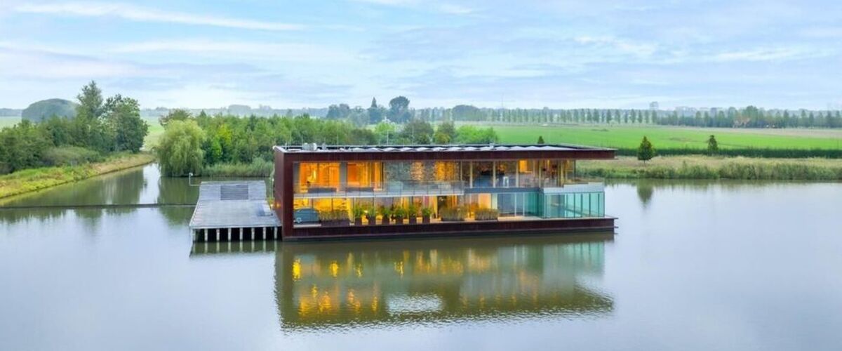 Fenomenaal op Funda: supervilla op het water in IJsselstein te koop voor € 5,7 miljoen