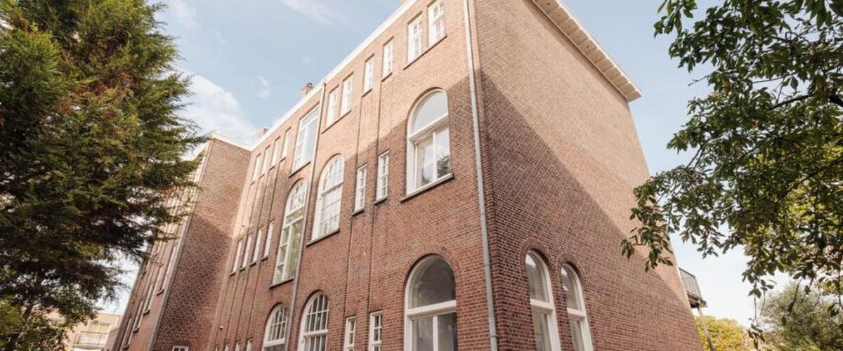 Te koop op Funda: schoolgebouw in Rotterdam is prachtig gerenoveerd (en niet eens héél prijzig)