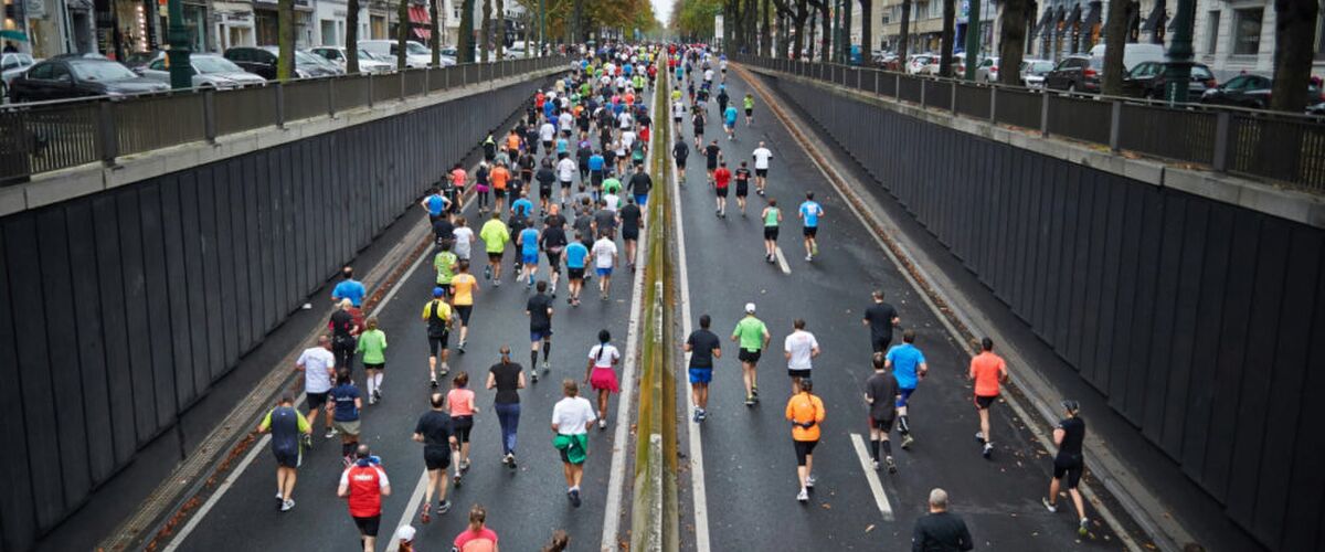 Aan welke kant van de weg moet je hardlopen?