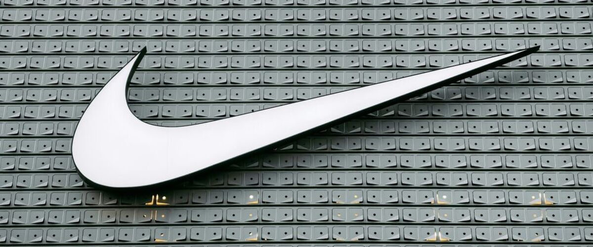 Het Nike logo: de geschiedenis, betekenis en waarde van Swoosh