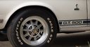 deze witte Shelby Mustang GT500 Fastback wordt geveild bij RM Sothebys MAN-MAN