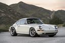 witte sportauto-Porsche 911 Singer-bergen-MAN MAN