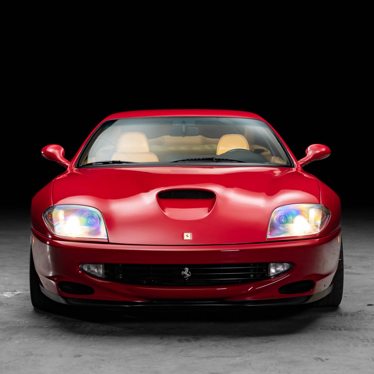 De oude Ferrari 550 Maranello van Michael Jordan