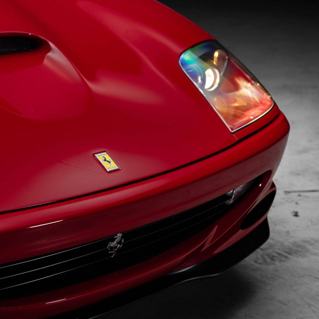 De oude Ferrari 550 Maranello van Michael Jordan