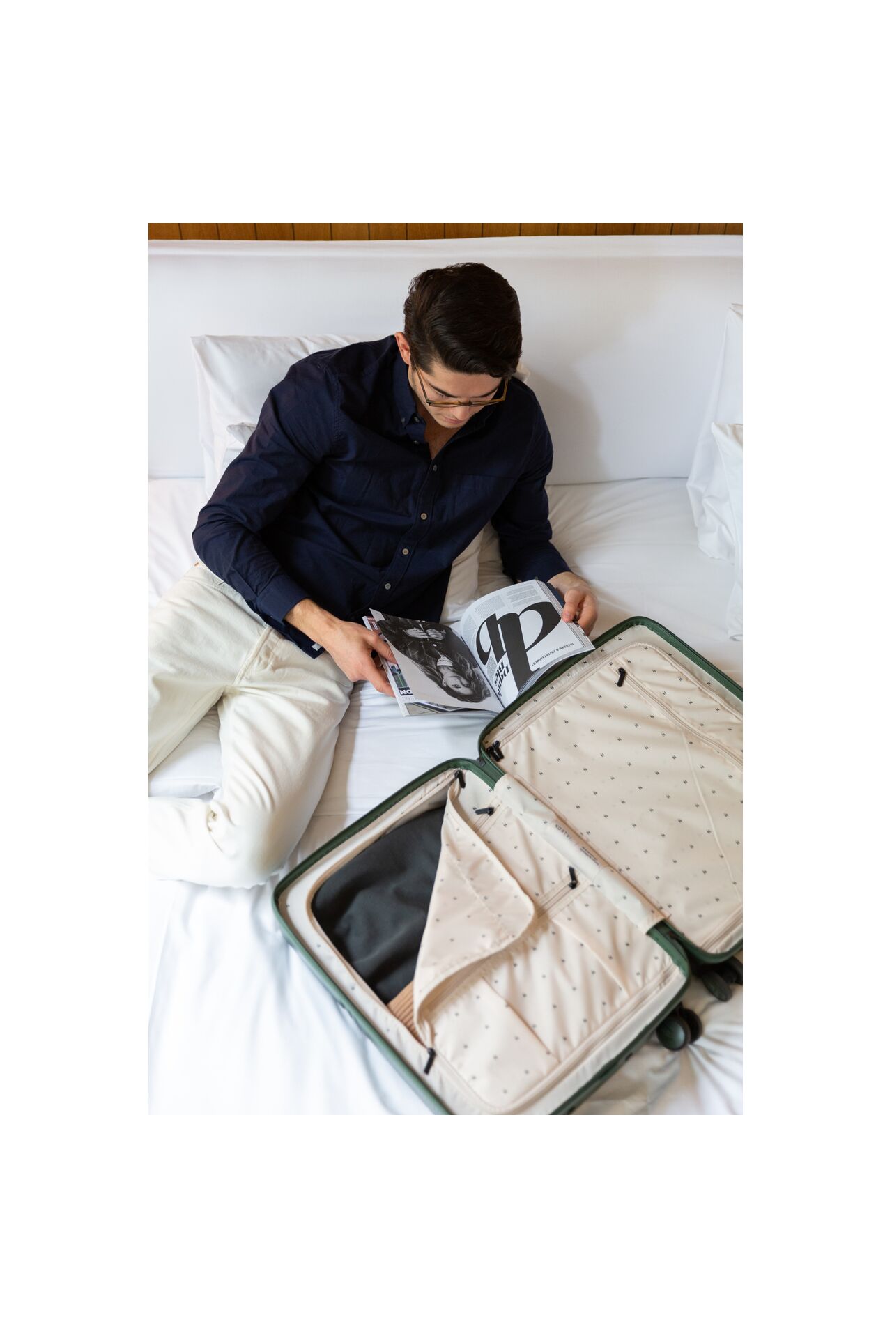 koffer met opbergvakken binnenin