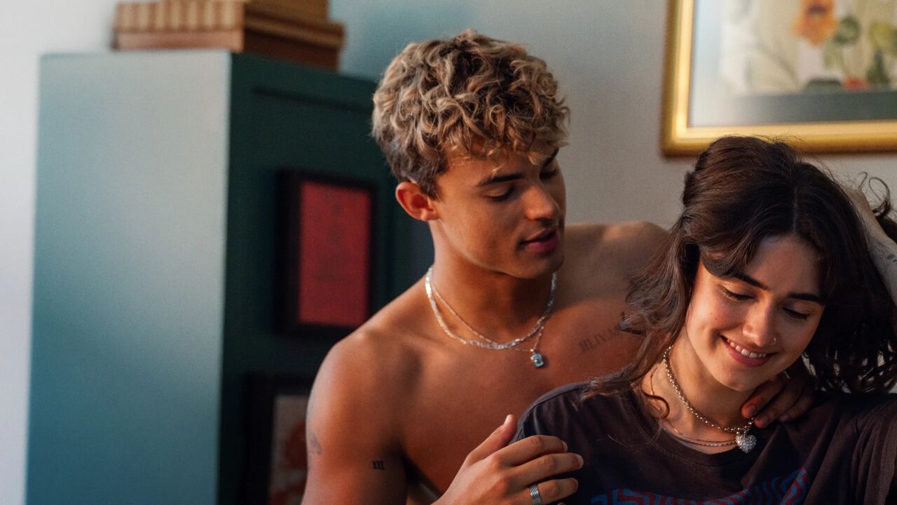Matthew Broome en Asha Banks in Your Fault: London