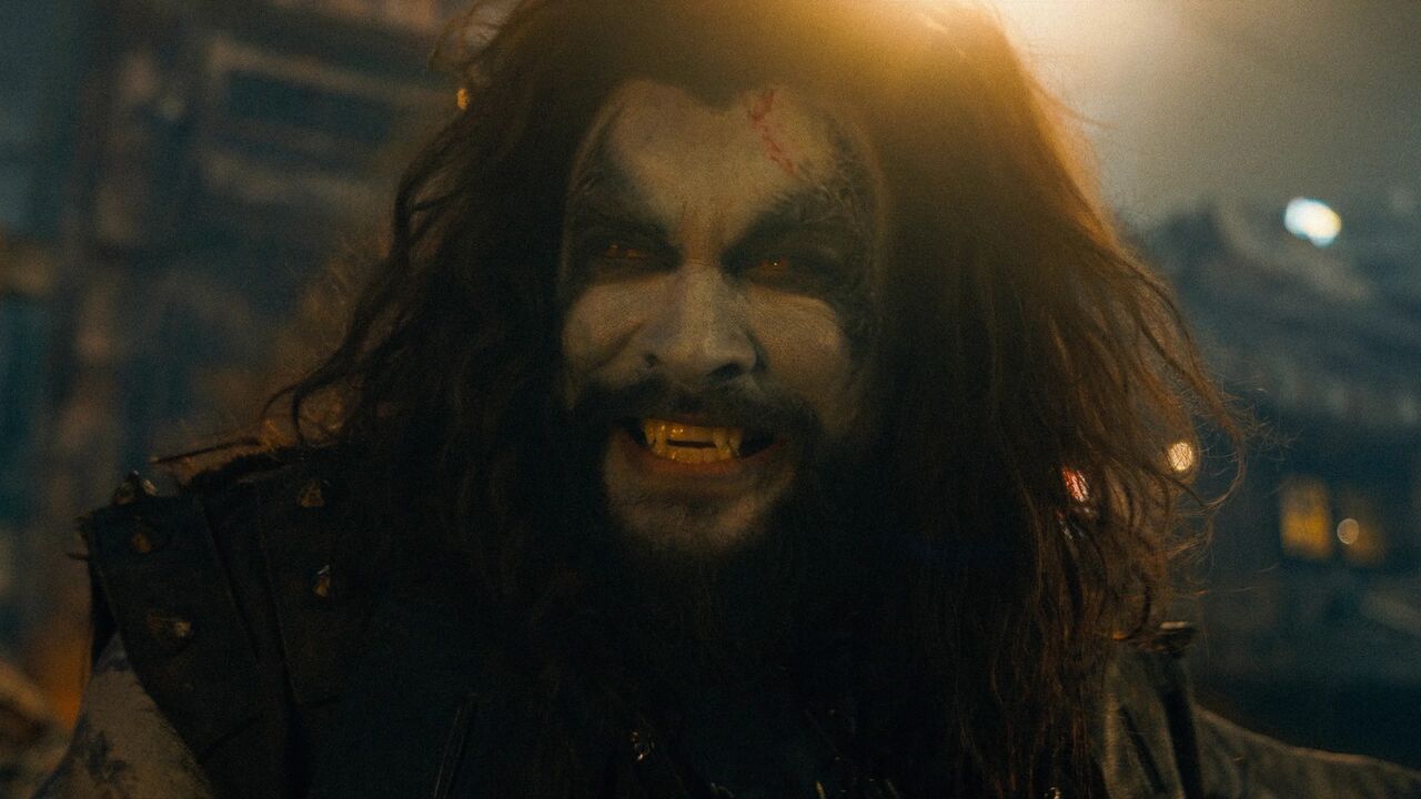Jason Mamoa als Lobo in Supergirl