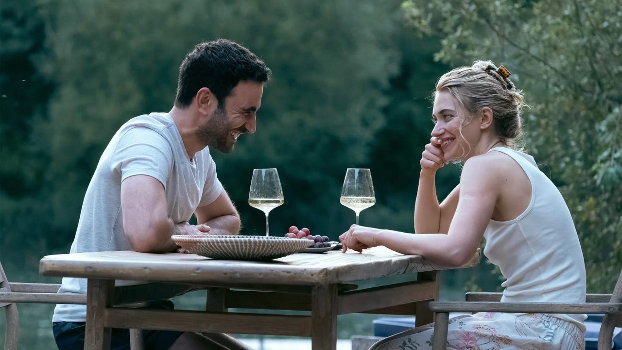 Brett Goldstein en Imogen Poots in All of You