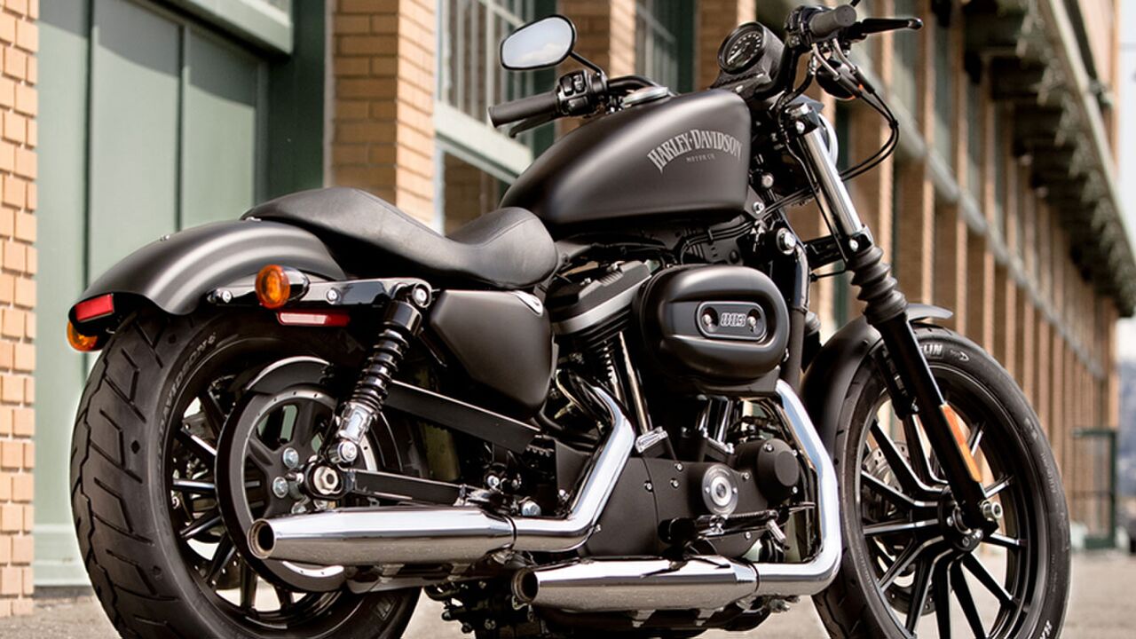 Illustratie voor: Drie Harley Davidson’s die je van je stoel doen glijden