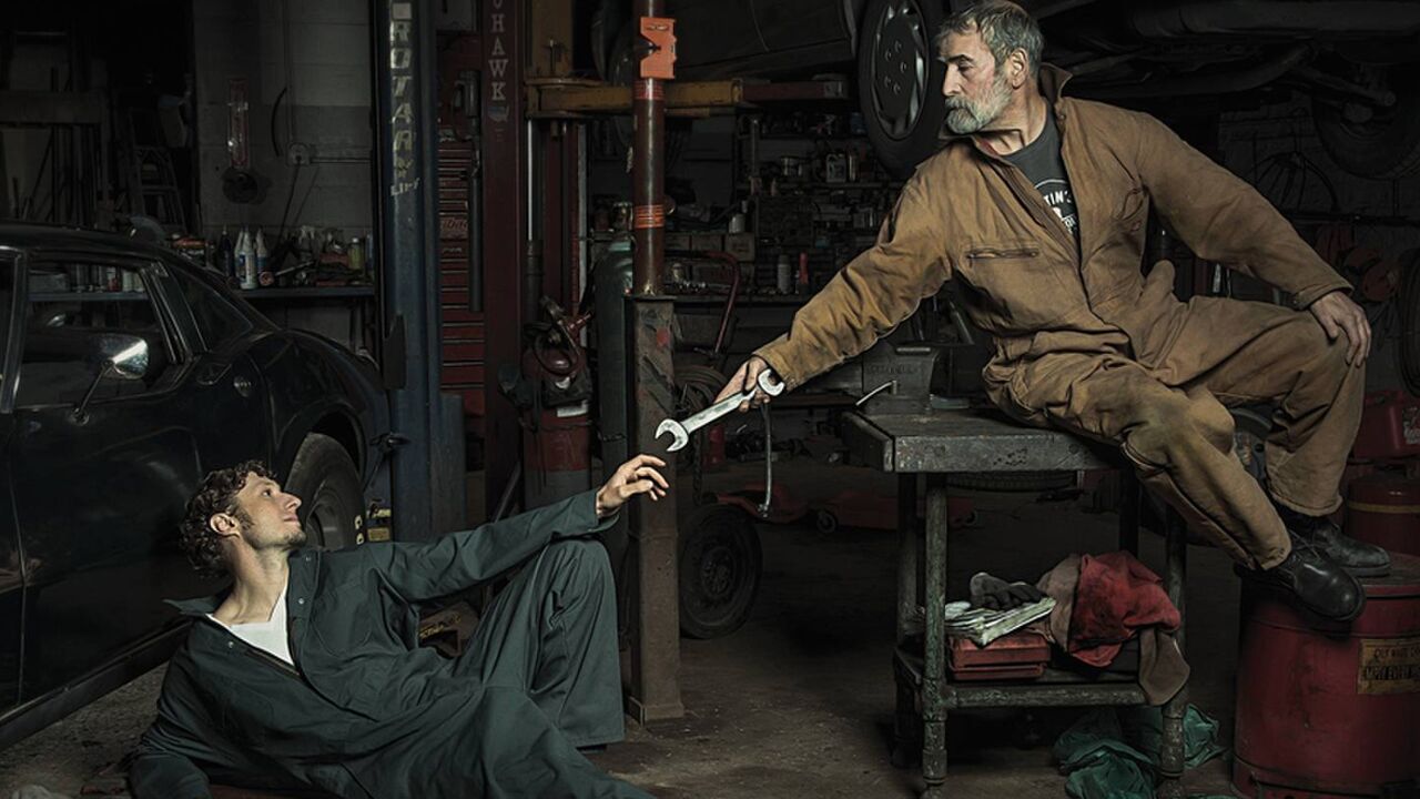 Illustratie voor: De hedendaagse man is beter in bakken dan band plakken