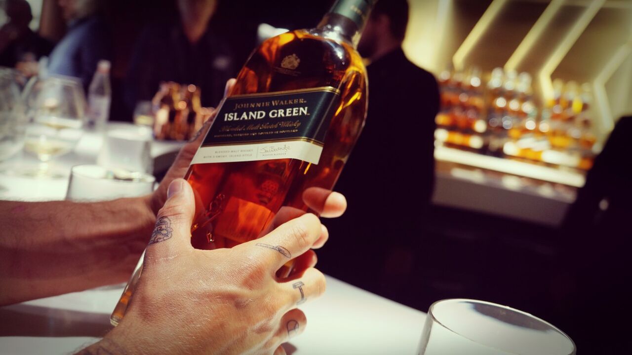 Illustratie voor: Het Johnnie Walker House™ is het antwoord op al je Schiphol-problemen