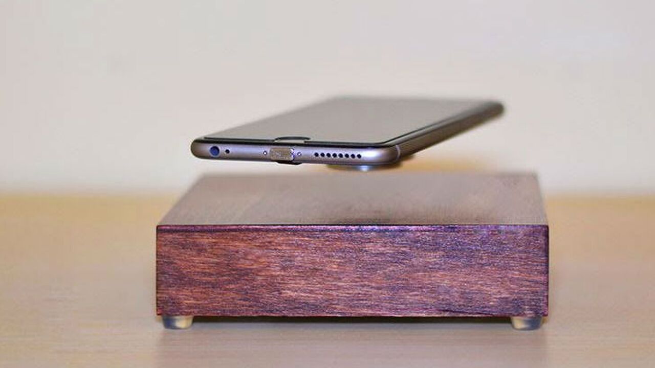 Illustratie voor: Must have: Zwevende telefoon oplader